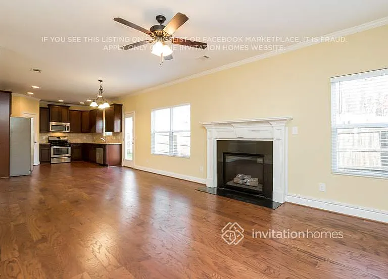 1313 Invermere Dr SE — Photo 3