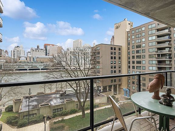 2nd image of 531 Main St APT 601