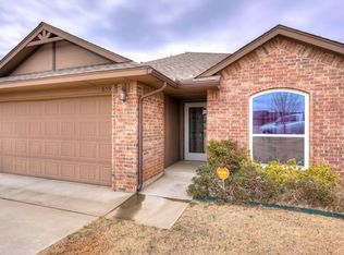 655 SW 37th St, Moore, OK 73160