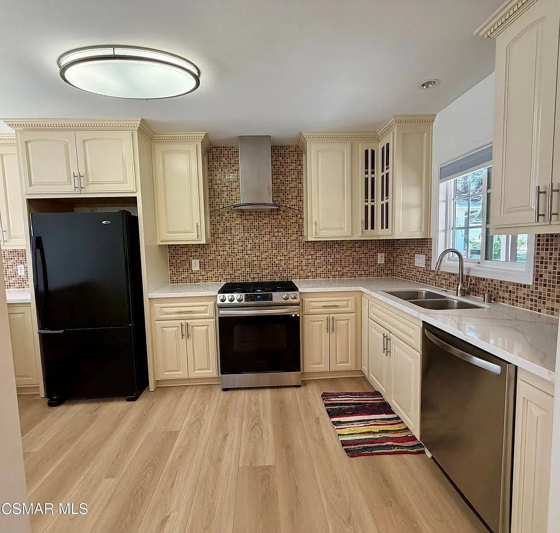 Welcome this single story, beautifully maintained and thoughtfully updated home South Of The Boul... — Photo 4