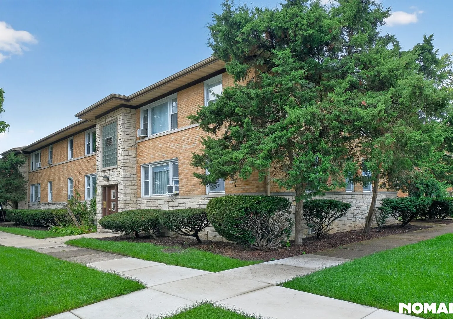 Charming 2BR Condo in Franklin Park — Photo 1