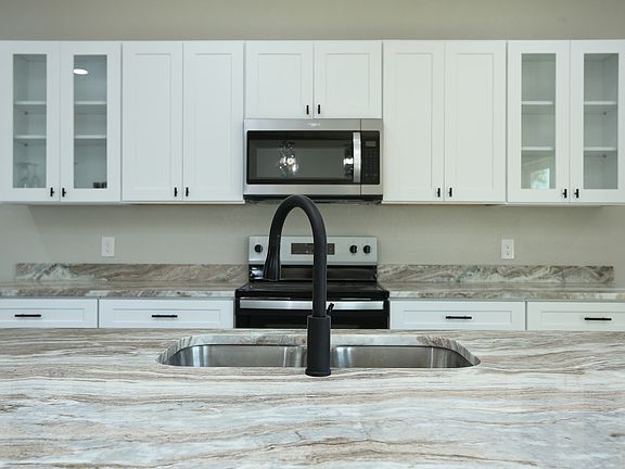 4th image of 644 Canyon Cir