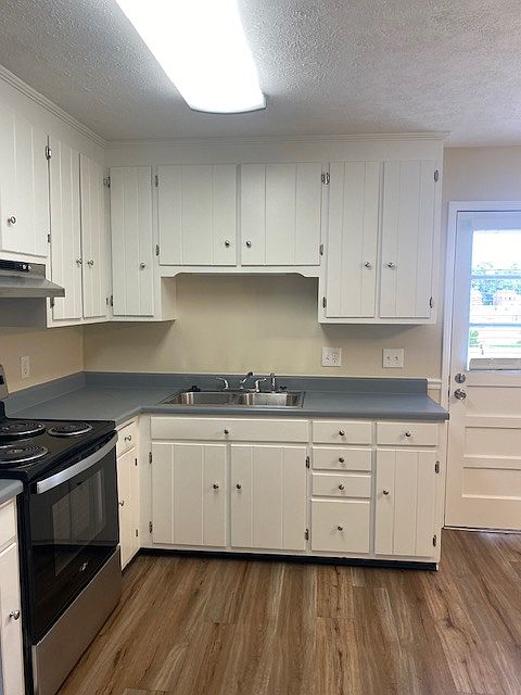 Another view of kitchen.