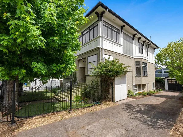 1909 Fernwood Rd, Victoria, BC V8T 2Y6