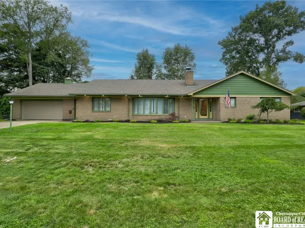 11 Emory Dr, Jamestown, NY 14701