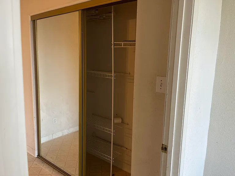 218 4th St #8 — Photo 2
