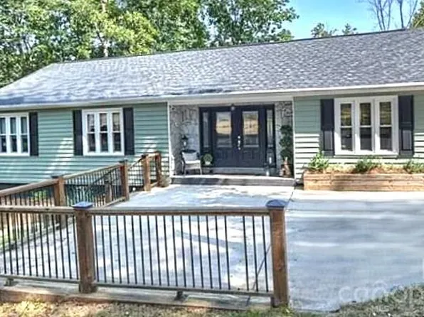 1169 Molokai Dr, Tega Cay, SC 29708
