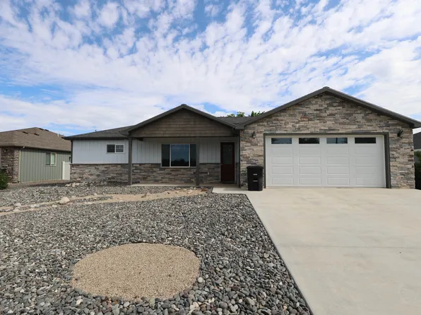 137 10th St W, Powell, WY 82435