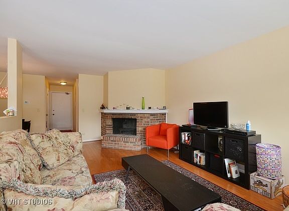 3rd image of 29W381 Emerald Green Dr Unit F