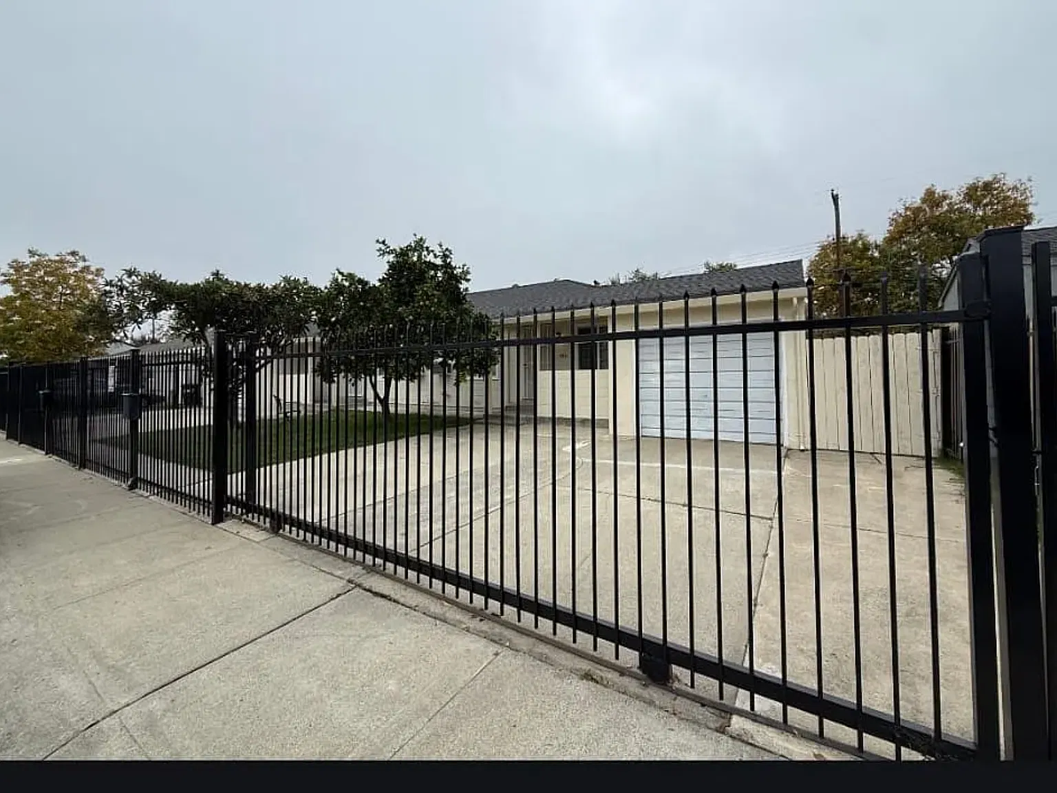 2 bed, 705 sqft, $1,899 — Photo 1