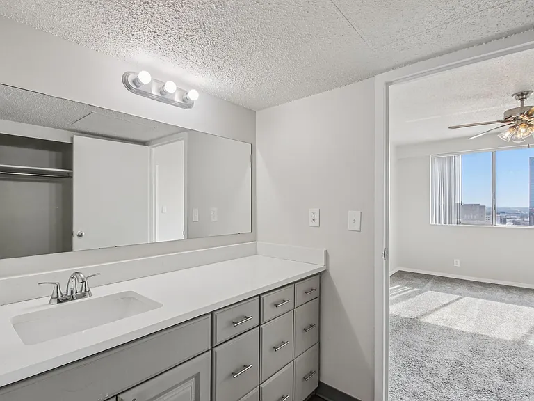 The Regency Apartments — Photo 106