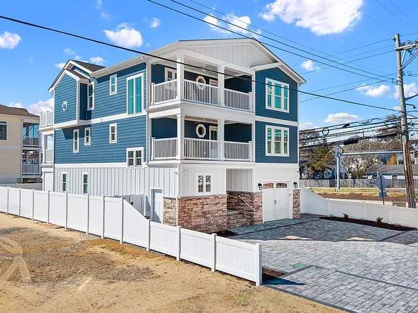 24 Houston St, Dewey Beach, DE 19971