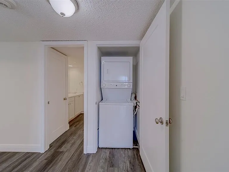 100 Oakmont Ln #504 — Photo 24