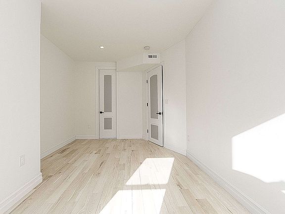 2nd image of 121 28th Ave #A