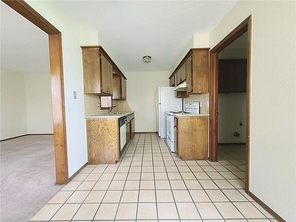 3rd image of 163 Barrett Pl