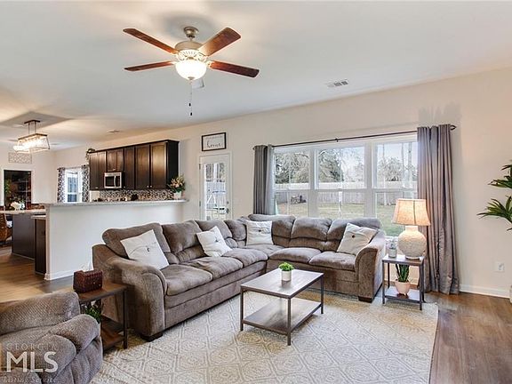 5th image of 140 Coral Dr