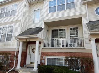 719 Pheasant Trl, Saint Charles, IL 60174