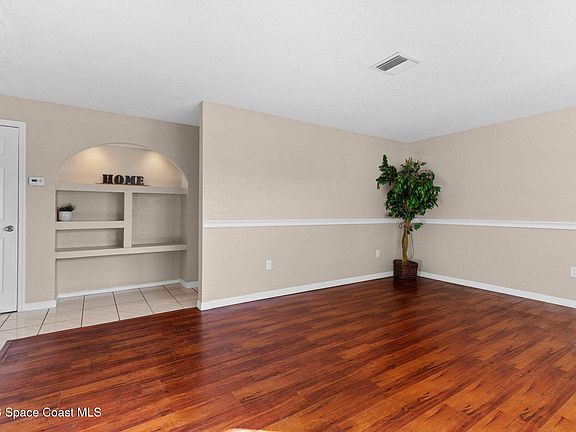 4th image of 998 Kings Post Rd