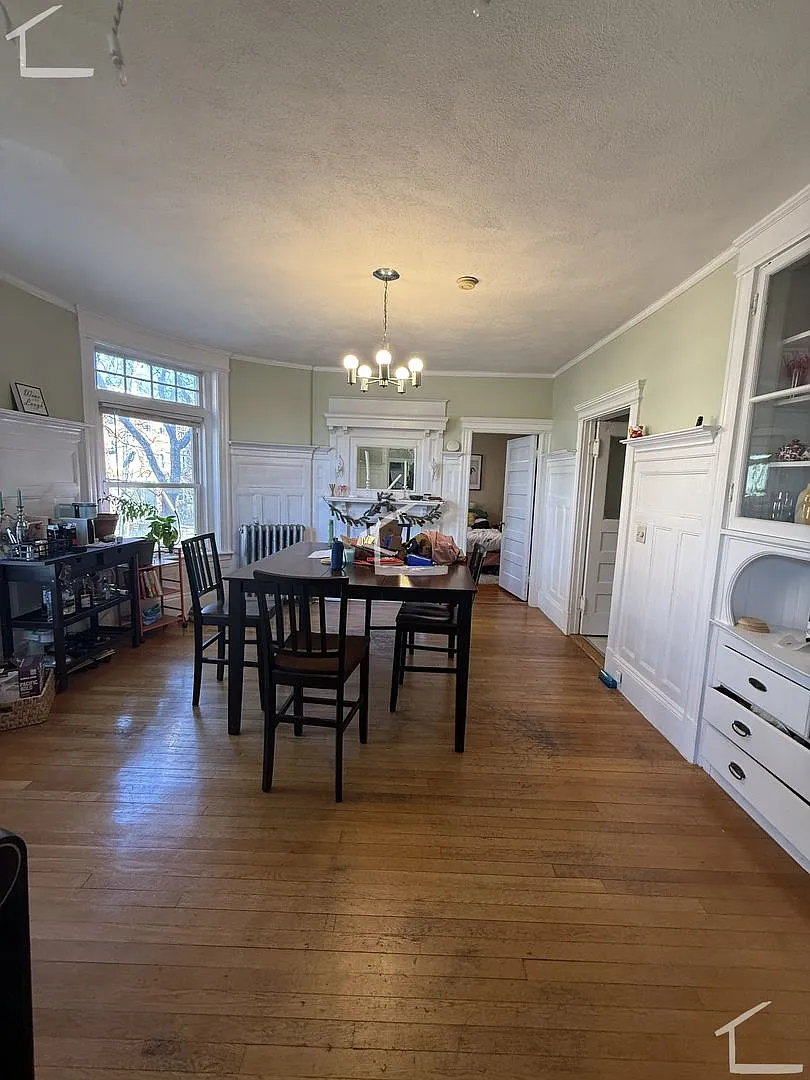 Amazing 4 bed 2.5 bath in Brookline... — Photo 1