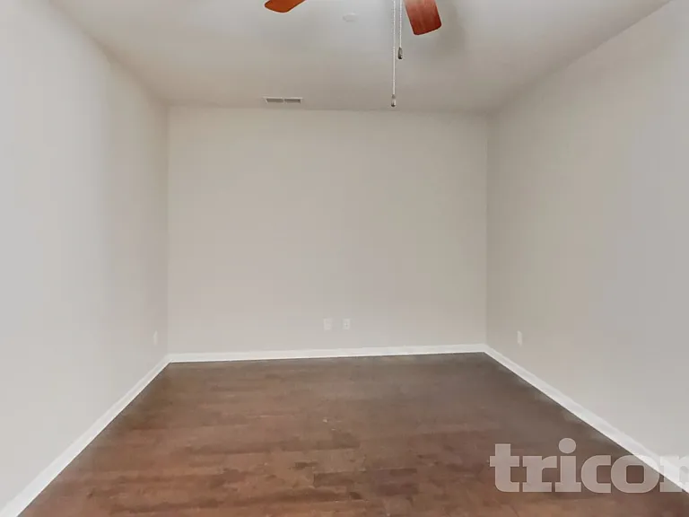 305 Woodfern Ct — Photo 3