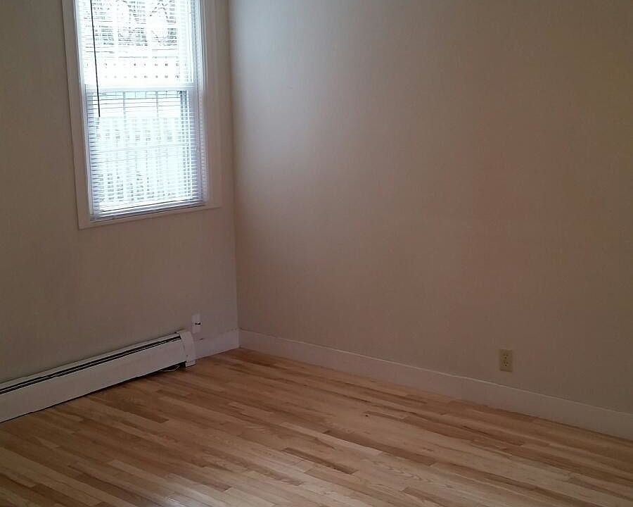 2nd image of 8 Hanover St APT 2