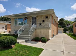 715 McCarthy St, Lemont, IL 60439