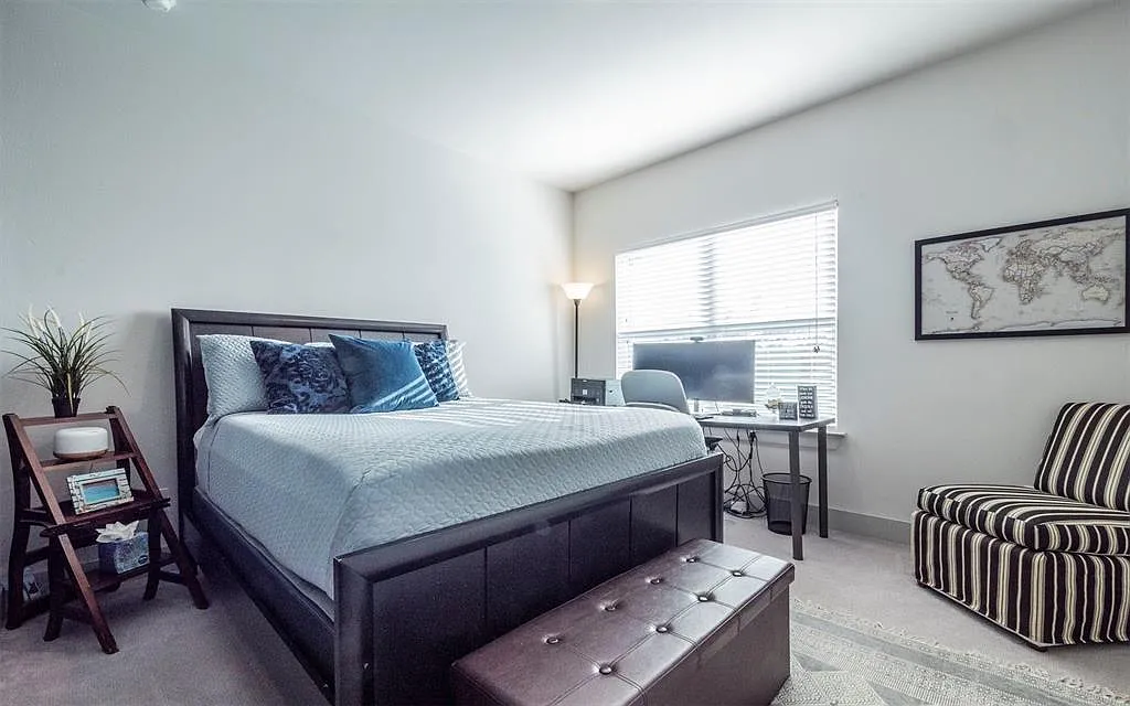 3 bed, 2.5 bath, 1443 sqft, $1,750 — Photo 4