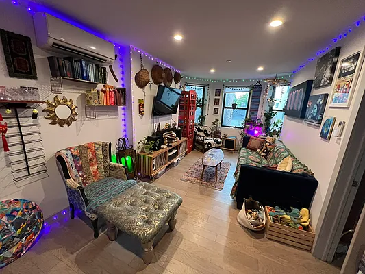 Rented by Delmark Realty LLC | media 4