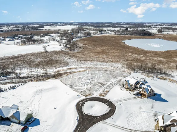 1305 Malecha Ct, New Prague, MN 56071