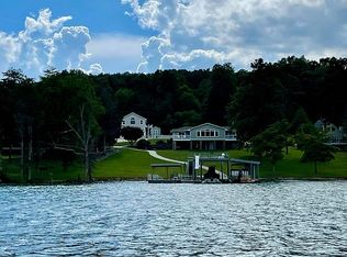 677 E Norris Point Rd, La Follette, TN 37766