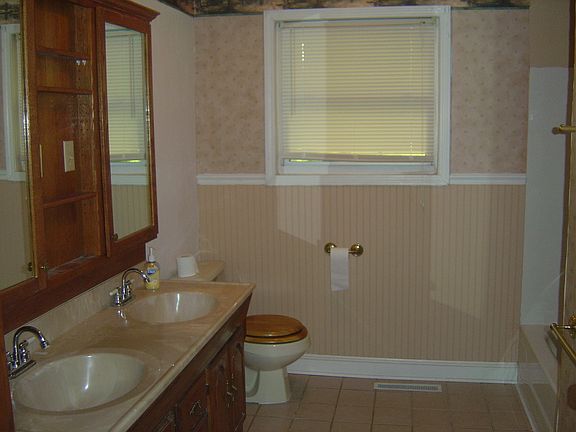 5th image of 414 Beam St