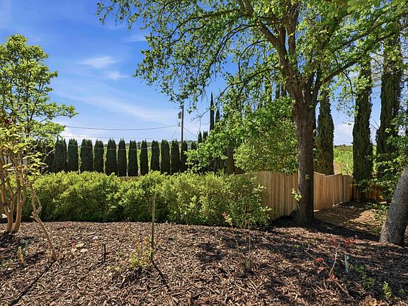 5th image of 3020 Oakwood Rd