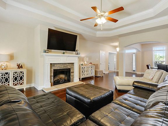 4th image of 10431 Sweet Bay Dr