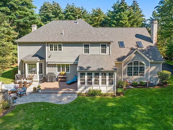 5th image of 15 Ronald Rd