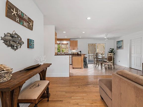 4th image of 26 Bittersweet Ave