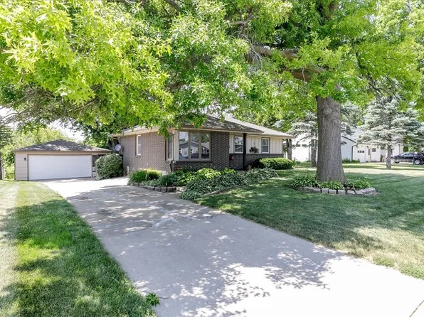 270 Christie Ln, Pleasant Hill, IA 50327