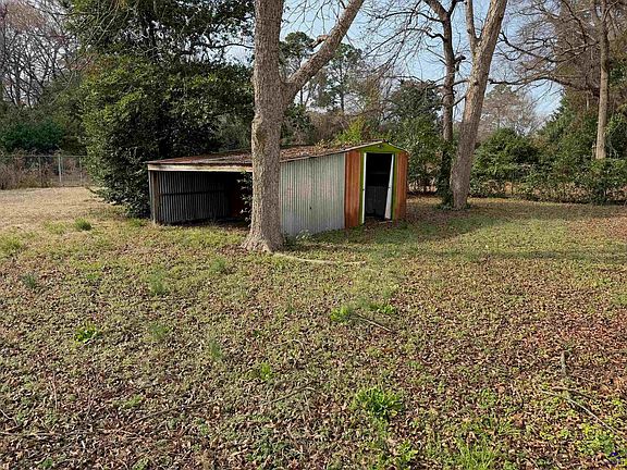 5th image of 239 Ward St