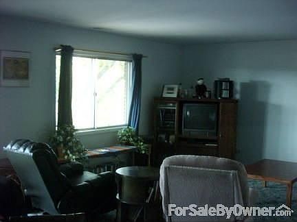 Living / Dining Room
						:
						Large open dining room / living room ( 24' x 15' )