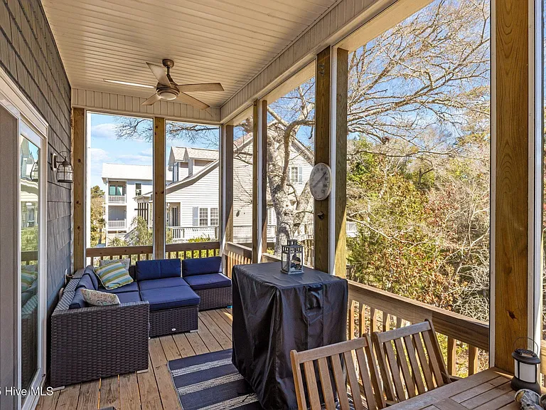 310 Lord Berkeley Dr — Photo 18