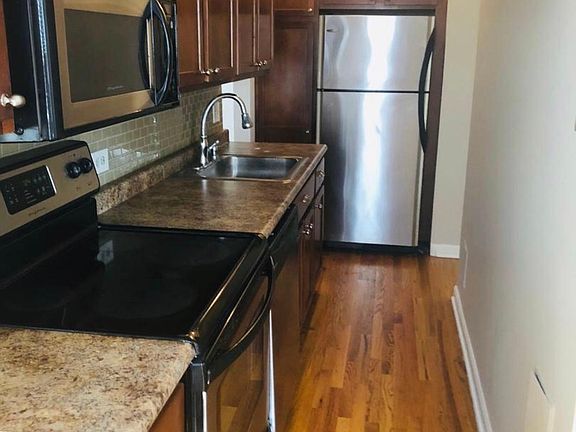 3rd image of 1211 N La Salle St #201