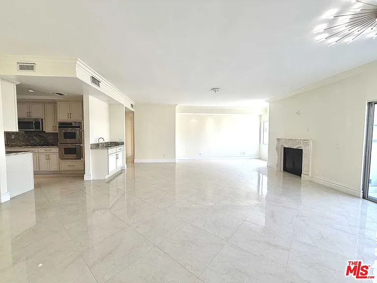 121 S Palm Dr #404A — Photo 36