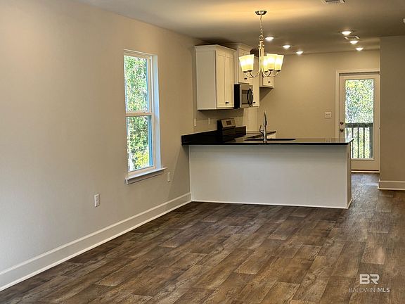 5th image of 72 Summer Oaks Dr
