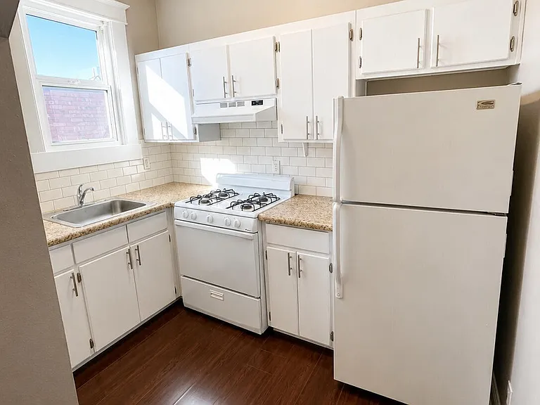 521 W Missouri Ave #13 — Photo 2