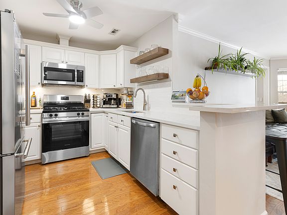 3rd image of 268 W Lynn Dr #7-5A