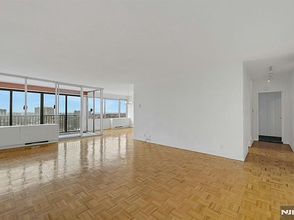 5th image of 6 Horizon Rd APT 1508