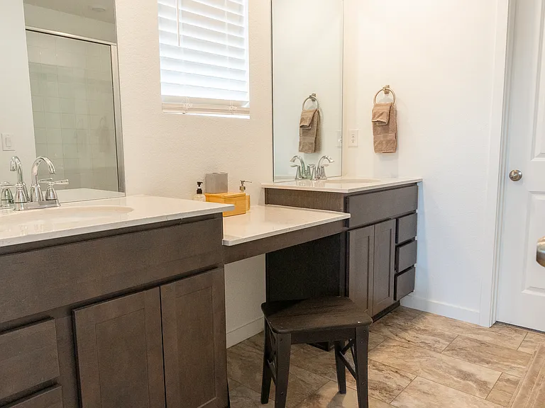 2560 Canfield Ln — Photo 11