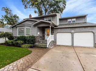 1650 Thorne Ct, Merrick, NY 11566