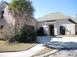 8722 Fox Gate Dr, Baton Rouge, LA 70809