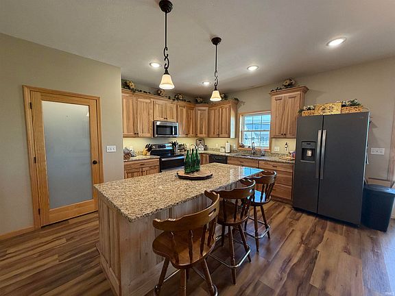 4th image of 724 W Aspen Dr