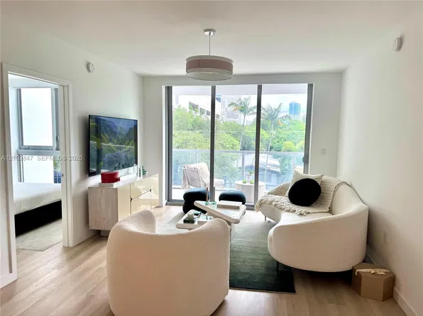 13800 Highland Dr #307, North Miami Beach, FL 33181